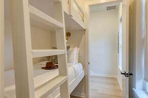 The Stage by Avantstay Chic 4bdr w Covered Balcony Modern Newly Built