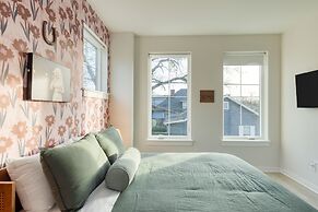 The Stage by Avantstay Chic 4bdr w Covered Balcony Modern Newly Built