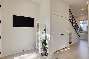 The Stage by Avantstay Chic 4bdr w Covered Balcony Modern Newly Built