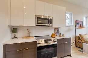 The Stage by Avantstay Chic 4bdr w Covered Balcony Modern Newly Built