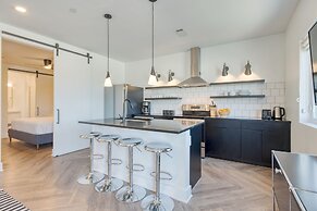 The Carter 204 by Avantstay 1BR Balcony