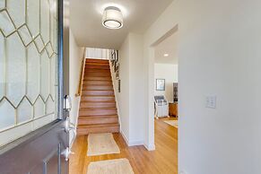 Pacific Breeze Ocean Views Steps to Cannon Beach Airy Coastal Retreat