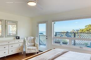 Pacific Breeze Ocean Views Steps to Cannon Beach Airy Coastal Retreat