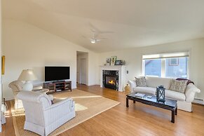 Pacific Breeze Ocean Views Steps to Cannon Beach Airy Coastal Retreat