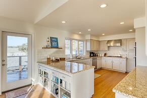 Pacific Breeze Ocean Views Steps to Cannon Beach Airy Coastal Retreat