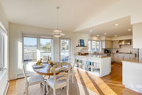 Pacific Breeze Ocean Views Steps to Cannon Beach Airy Coastal Retreat