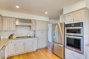 Pacific Breeze Ocean Views Steps to Cannon Beach Airy Coastal Retreat