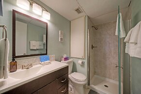 Compass 17 by Avantstay Minutes to the Beach Community Pool