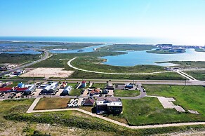 Compass 17 by Avantstay Minutes to the Beach Community Pool