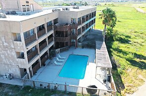 Compass 17 by Avantstay Minutes to the Beach Community Pool