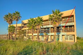 Compass 17 by Avantstay Minutes to the Beach Community Pool