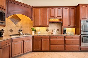 Colina by Avantstay Secluded Mountain Top Oasis w Pool Hot Tub Putting