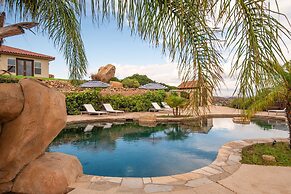 Colina by Avantstay Secluded Mountain Top Oasis w Pool Hot Tub Putting