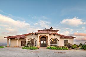 Colina by Avantstay Secluded Mountain Top Oasis w Pool Hot Tub Putting