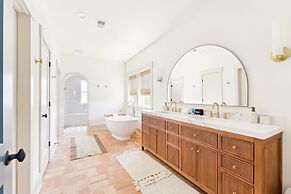 Windward House by Avantstay Walk to Beach Restaurants Saltwater Pool