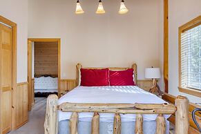 Forest Road by Avantstay Group Cabin w Hot Tub Minutes to the Lake