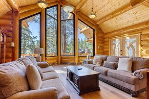 Forest Road by Avantstay Group Cabin w Hot Tub Minutes to the Lake