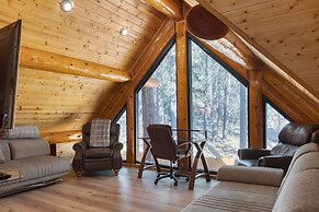 Forest Road by Avantstay Group Cabin w Hot Tub Minutes to the Lake