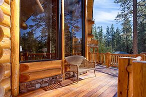 Forest Road by Avantstay Group Cabin w Hot Tub Minutes to the Lake