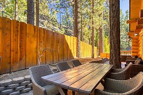 Forest Road by Avantstay Group Cabin w Hot Tub Minutes to the Lake