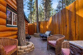 Forest Road by Avantstay Group Cabin w Hot Tub Minutes to the Lake