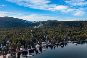 Westlake Cabin by Avantstay Hot Tub Near Skiing Walk to Restaurants La