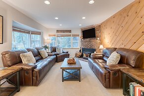 Westlake Cabin by Avantstay Hot Tub Near Skiing Walk to Restaurants La