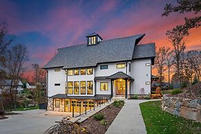 The Grand on Greenbay-7 Bedrooms Sleeps 21 Modern new Build