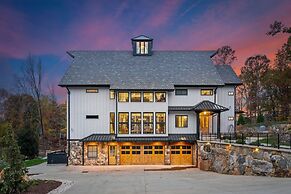 The Grand on Greenbay-7 Bedrooms Sleeps 21 Modern new Build