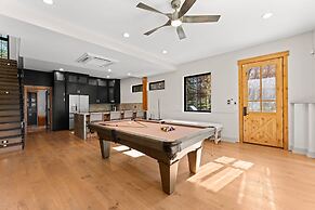 The Grand on Greenbay-7 Bedrooms Sleeps 21 Modern new Build