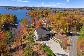 The Grand on Greenbay-7 Bedrooms Sleeps 21 Modern new Build