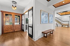 The Grand on Greenbay-7 Bedrooms Sleeps 21 Modern new Build