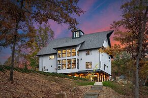 The Grand on Greenbay-7 Bedrooms Sleeps 21 Modern new Build