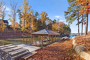 The Grand on Greenbay-7 Bedrooms Sleeps 21 Modern new Build