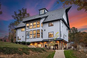 The Grand on Greenbay-7 Bedrooms Sleeps 21 Modern new Build