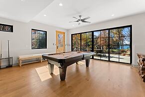 The Grand on Greenbay-7 Bedrooms Sleeps 21 Modern new Build