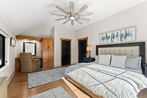 The Grand on Greenbay-7 Bedrooms Sleeps 21 Modern new Build