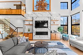 The Grand on Greenbay-7 Bedrooms Sleeps 21 Modern new Build