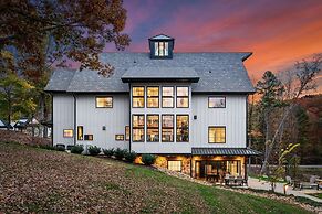 The Grand on Greenbay-7 Bedrooms Sleeps 21 Modern new Build