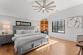 The Grand on Greenbay-7 Bedrooms Sleeps 21 Modern new Build