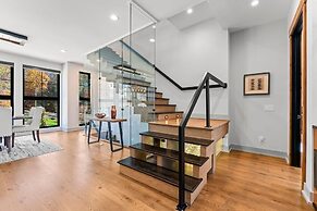 The Grand on Greenbay-7 Bedrooms Sleeps 21 Modern new Build