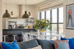 The Carter 401 by Avantstay 4BR Balcony