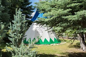 Twin Creeks Ranch Luxury Aspen Group Retreat 25-acres Guest House