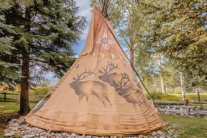 Twin Creeks Ranch Luxury Aspen Group Retreat 25-acres Guest House