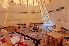 Twin Creeks Ranch Luxury Aspen Group Retreat 25-acres Guest House