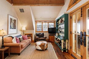 Twin Creeks Ranch Luxury Aspen Group Retreat 25-acres Guest House