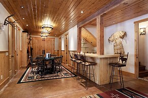 Twin Creeks Ranch Luxury Aspen Group Retreat 25-acres Guest House