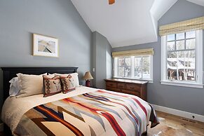 Twin Creeks Ranch Luxury Aspen Group Retreat 25-acres Guest House