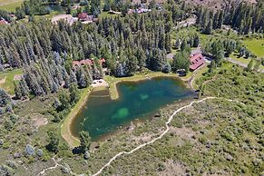 Twin Creeks Ranch Luxury Aspen Group Retreat 25-acres Guest House