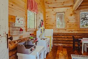 Twin Creeks Ranch Luxury Aspen Group Retreat 25-acres Guest House